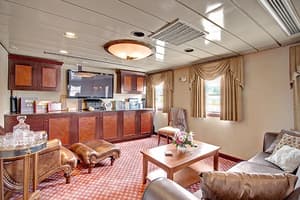 Un Cruise Adventures S.S Legacy Accommodation Owner's Suite 3.jpg